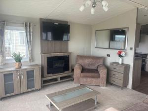 Caravan With Stunning Sea Views At Broadland Sands Holiday Park Ref 20274Bs
