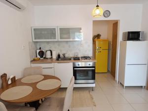 Byt s parkovaním, balkónom, klimatizáciou, free parking