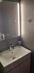 Jocasta - Cocoon Apartment Near Metro Station