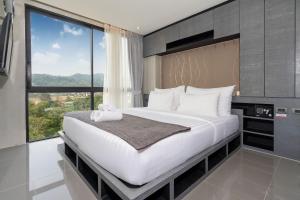 Enjoy Tropics Hill Views in Kamala Suite CTG L705, Top Facilities, near FantaSea & Café Del Mar Beach Club