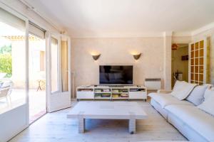 Villa La Perle l Pool & Terrace l Shellter Rentals