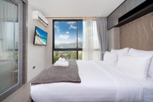 Enjoy Tropics Hill Views in Kamala Suite CTG L705, Top Facilities, near FantaSea & Café Del Mar Beach Club