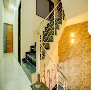 HOTEL ELISTA Juneja Square