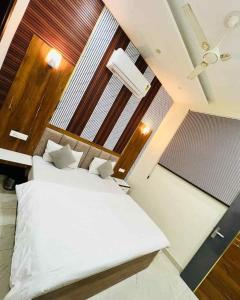 HOTEL ELISTA Juneja Square