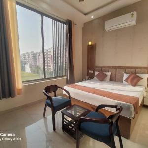 HOTEL ELISTA Juneja Square