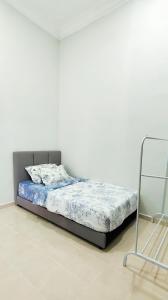 Rhuteng Homestay - Pantai Penarik