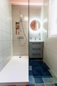 Luna - Cosy Appartement 50m2 - Place Parking Privé -Ascenseur - Position Centrale Gare - Pompidou - Nouvelle Ville - 2 à 4 Personnes