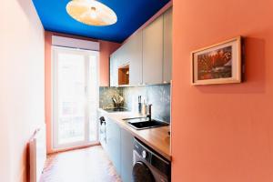 Appartements Luna - Cosy Appartement 48m2 - Place Parking Prive -Ascenseur - Position Centrale Gare - Pompidou - Nouvelle Ville - 2 a 4 Personnes : photos des chambres