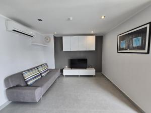 Sleek Corner 1 Bed Apt T1-607