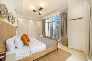 Cityscape & Coastal Charm Elegant 2BR Seaside