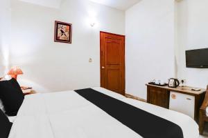 Collection O Sansarchandra Road