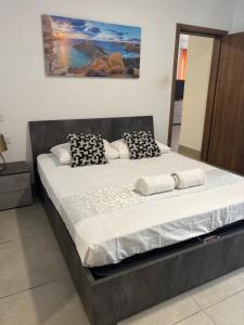 Central and Cozy Room