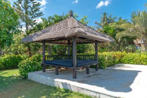 Villa Sali: luxury beach villa with staff!