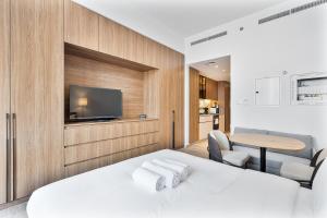 Bright Studio in JVC with Pool and Gym Access