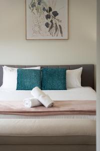 Austral Spacious large 5 br home with Central AC