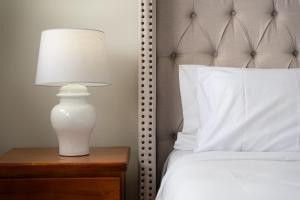 Austral Spacious large 5 br home with Central AC