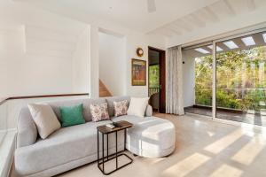 Villa 11 3BHK Luxury Pool Genset - By Alira Stays