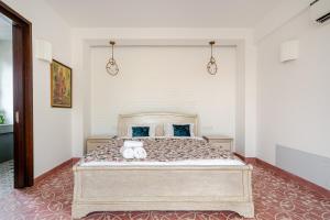 Villa 11 3BHK Luxury Pool Genset - By Alira Stays