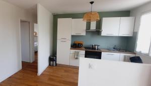 Appartements Le Balcon de Cournon, piscine, jardin, clim a 15 min de plages : photos des chambres