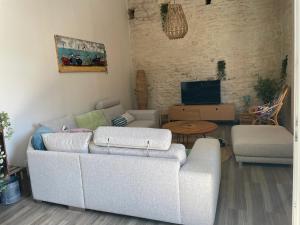 Maison confortable à Jard-sur-Mer avec grand jardin clôturé