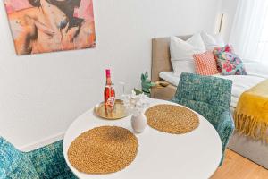 Goldstadt Pop-Art Apartment