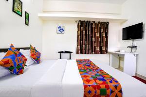 FabHotel Komfort Inn - Nr Twin Tower
