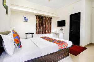 FabHotel Komfort Inn - Nr Twin Tower