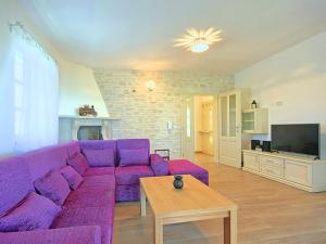 Picturesque Villa with Swimming Pool in KastelirLabinci