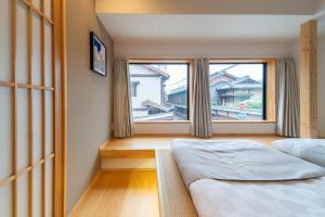 夏様五条丹波口 Modern Kyoto Townhouse, Whole House