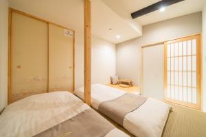 夏様五条丹波口 Modern Kyoto Townhouse, Whole House