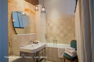 B&B / Chambres d'hotes Chateau de Candes - Art & Spa : photos des chambres