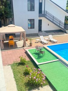 Apollo Plus Cottages