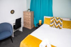 The Private Villa, Northampton Centre, 4 bedrooms, Sleeps 9