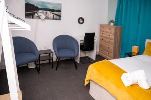 The Private Villa, Northampton Centre, 4 bedrooms, Sleeps 9