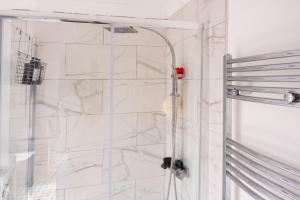 The Private Villa, Northampton Centre, 4 bedrooms, Sleeps 9