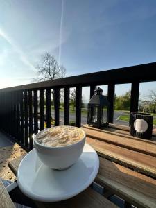 Huge Beach house -Seaview balcony-perfect location Pass the Keys