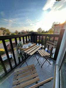 Huge Beach house -Seaview balcony-perfect location Pass the Keys