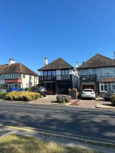 Huge Beach house -Seaview balcony-perfect location Pass the Keys