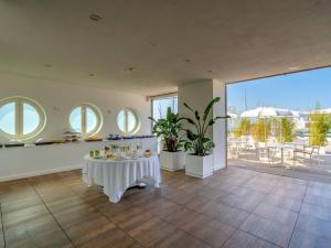 albergo yacht club marina di loano