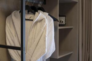 4 Seasons Luxury Living