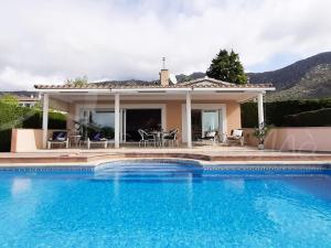 Alquiler de espaciosa casa en privilegiada zona residencial cercana a Roses y Empuriabrava - ES-366-9