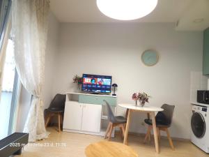 Happy Inn Sweet Old Town Studio, Self check in, Parking