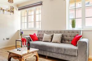 Leicester1BR-WiFi-ModernApt-Kitchen-Sleeps2