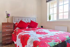 Leicester1BR-WiFi-ModernApt-Kitchen-Sleeps2