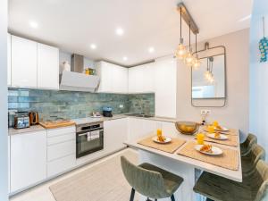 Pass the Keys Stylish 3 Bed Flat in Los Pacos