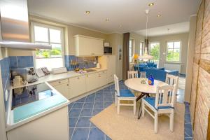 Villa "To Hus" in Sellin - Appartement 04 mit Kamin und Südbalkon