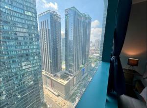 Modish 1BR One Uptown BGC direct to Uptown Mall