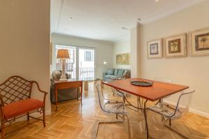 Rey Alfonso Apartamento con Garaje, 6 pax