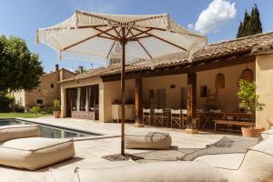 Maisons d'hotes MAS MILLESIME - Chambre double - petit dejeuner - piscine - Mas du XVIIIeme siecle proche Saint-Remy-de-Provence : photos des chambres