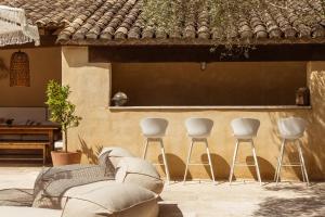 Maisons d'hotes MAS MILLESIME - Chambre double - petit dejeuner - piscine - Mas du XVIIIeme siecle proche Saint-Remy-de-Provence : photos des chambres